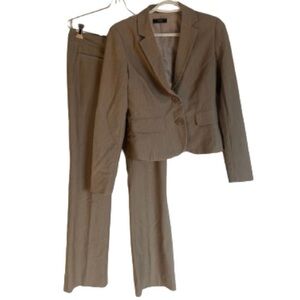SUZY SHIER PANT SUIT, Tan, Size 3/4. Jacket is fitted and fully lined, 2 button